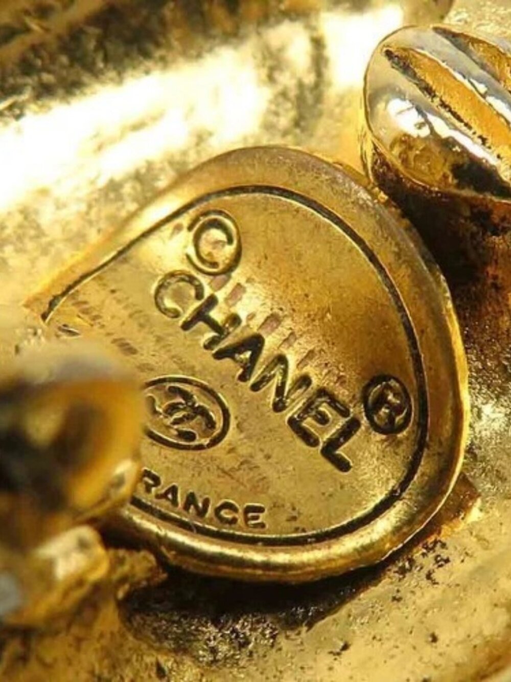 Auth CHANEL CC Logo Clip on Earrings Gold Metal - 56692k - Picture 11 of 11